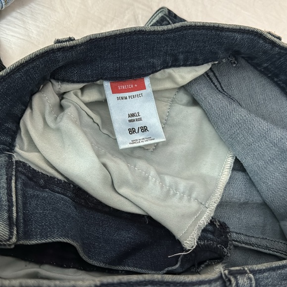 Express Skinny Distressed Jean - Picture 6 of 6